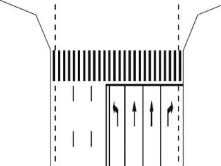 Pe ce banda de circulatie va incadrati pentru a vira la stanga, intr-o intersectie semnalizata cu astfel de marcaje?
