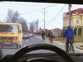 Va este permis sa depasiti biciclistii?