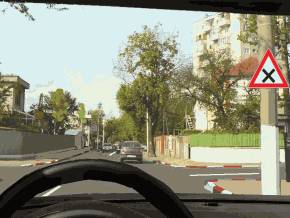 Cum procedati in prima intersectie?