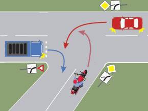 Care dintre vehiculele din imagine va intra primul in intersectie?