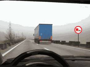 Puteti efectua depasirea camionului?