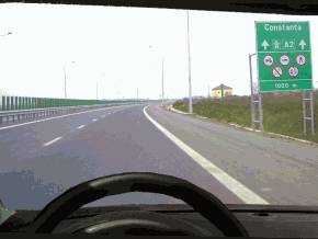 Viteza maxima autorizata pe autostrazi pentru autovehiculele din categoriile A si B este de: