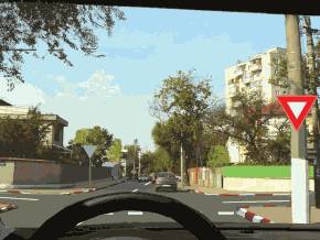 in aceasta situatie, cui trebuie sa acordati prioritate ?