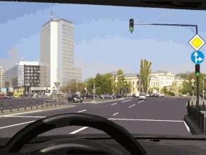 Semnalul verde al semaforului va permite: