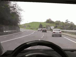 Puteti depasi mai multe vehicule in situatia de fata?