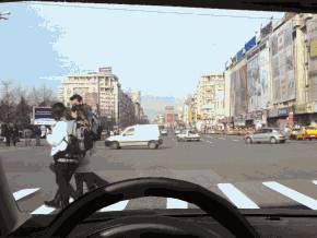 Ce este bine sa aveti in vedere pentru evitarea unui pericol, in situatia din imagine?