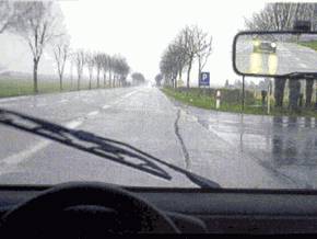 Pe ploaie veti aprinde luminile de ceata din spate?